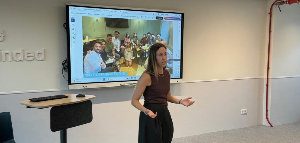 Caminos Madrid presenta a los estudiantes de la UAX las oportunidades de precolegiación